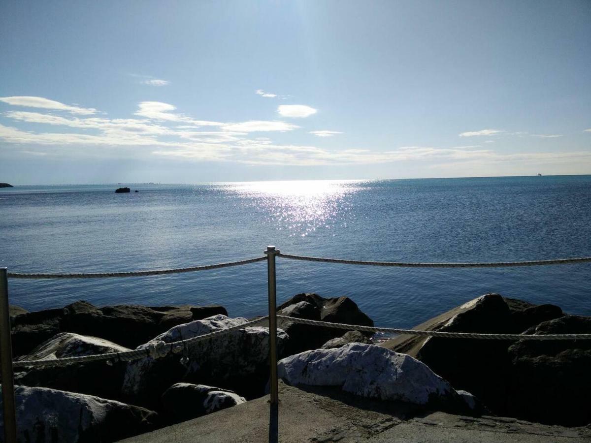 Oasi Del Cuore - Due Graziose Camere Con Vista Mare A 7 Min Dal Mare Di Castiglioncello Buitenkant foto